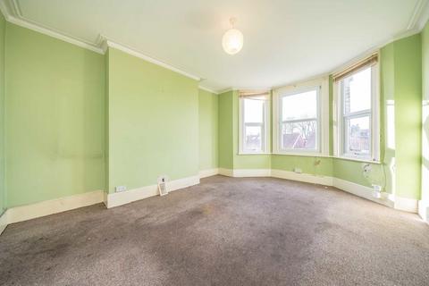 3 bedroom flat for sale, King Charles Road, Surbiton KT5