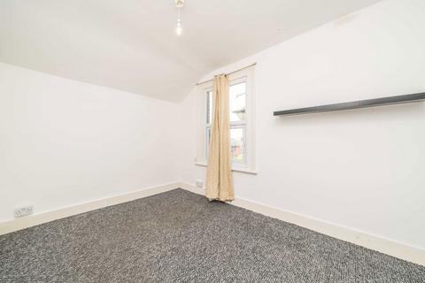 3 bedroom flat for sale, King Charles Road, Surbiton KT5