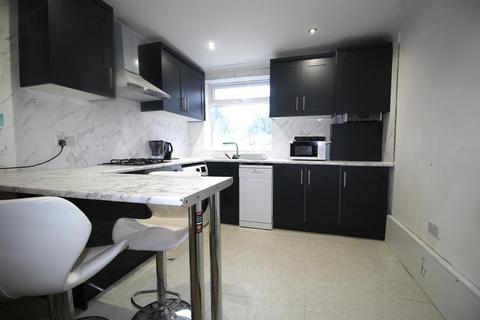 1 bedroom in a house share to rent, Ordnance Road, Enfield