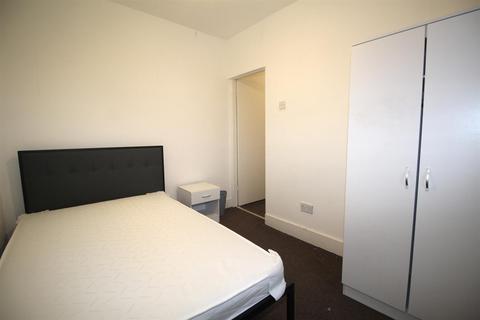 1 bedroom in a house share to rent, Ordnance Road, Enfield