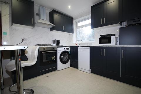 1 bedroom in a house share to rent, Ordnance Road, Enfield