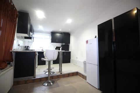 1 bedroom in a house share to rent, Ordnance Road, Enfield