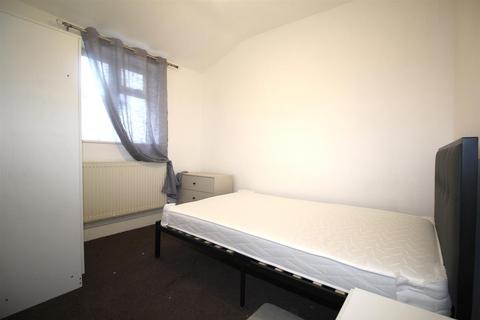 1 bedroom in a house share to rent, Ordnance Road, Enfield