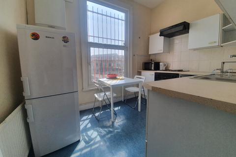 1 bedroom in a flat share to rent, Junction Road, London N19