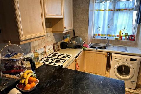 3 bedroom flat for sale, The Coppice, Yiewsley UB7