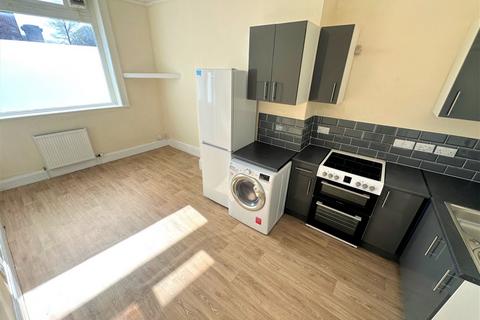 1 bedroom in a house share to rent, High Street, Cheltenham GL50