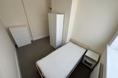 1 bedroom in a house share to rent, High Street, Cheltenham GL50