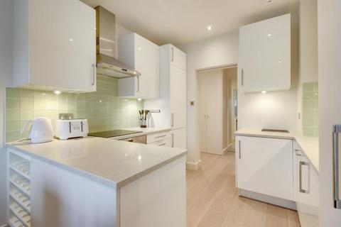 2 bedroom apartment to rent, Grove End Road, St Johns Wood, NW8