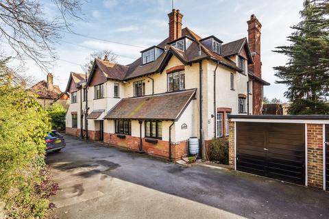 2 bedroom flat for sale, Bluehouse Lane, Oxted, Surrey