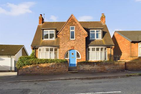 3 bedroom detached house for sale, Thorneywood Mount, Nottingham NG3