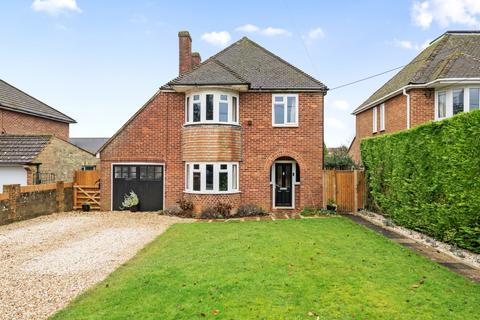 4 bedroom detached house for sale, Olivers Battery Road South, Olivers Battery, Winchester, Hampshire, SO22