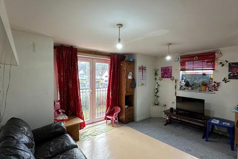 2 bedroom apartment to rent, Manchester, Manchester M22