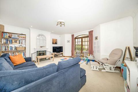 2 bedroom flat for sale, Queens Reach, East Molesey KT8