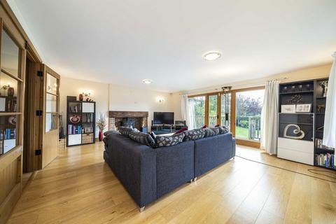 3 bedroom detached house to rent, Thames Side, Staines-Upon-Thames TW18