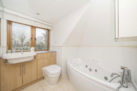 3 bedroom detached house to rent, Thames Side, Staines-Upon-Thames TW18