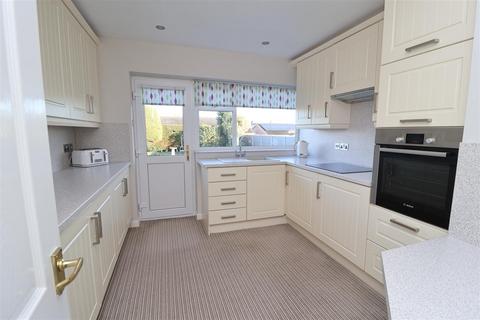 2 bedroom detached bungalow for sale, Field Close, Worksop S81