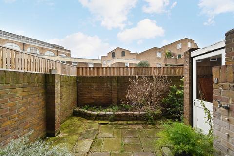 3 bedroom flat for sale, London E1W