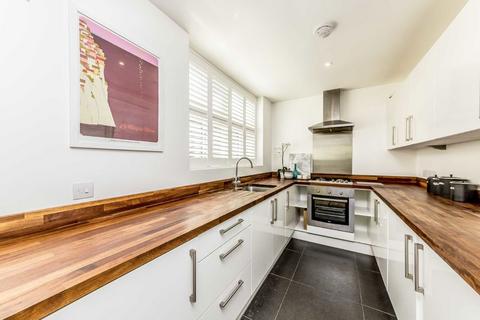 2 bedroom detached house to rent, Hetherington Road, London SW4