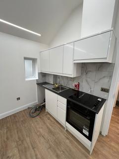 1 bedroom flat to rent, Large studio Flat For Rent London, N4