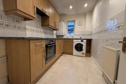 2 bedroom flat to rent, Monarchs Court, 10 Grenville Place, London, NW7