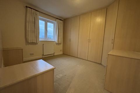 2 bedroom flat to rent, Monarchs Court, 10 Grenville Place, London, NW7