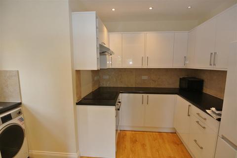 1 bedroom flat to rent, 49 Harvest Road, Egham TW20