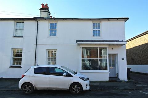 1 bedroom flat to rent, 49 Harvest Road, Egham TW20