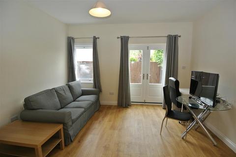 1 bedroom flat to rent, 49 Harvest Road, Egham TW20