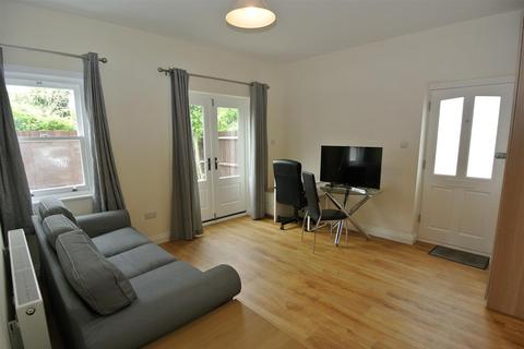 1 bedroom flat to rent, 49 Harvest Road, Egham TW20