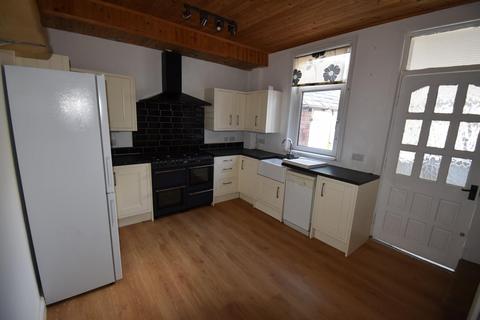 3 bedroom terraced house to rent, Virginia Road, Huddersfield HD3