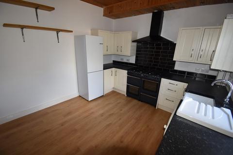 3 bedroom terraced house to rent, Virginia Road, Huddersfield HD3