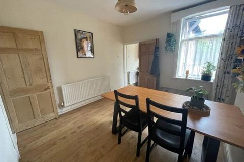 2 bedroom terraced house to rent, Hartopp Road, Leicester