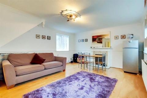 3 bedroom end of terrace house to rent, Jasper Road | E16 | London