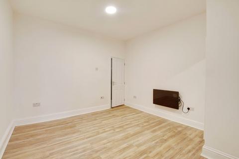 1 bedroom apartment to rent, High Street, Iver SL0