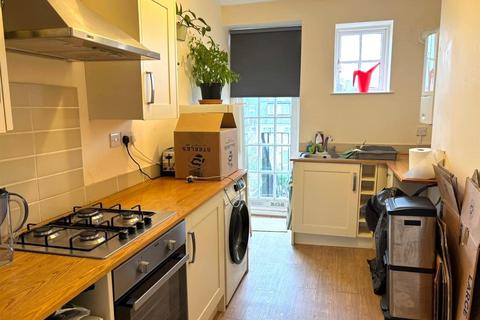 1 bedroom apartment to rent, South Terrace, West Sussex BN17