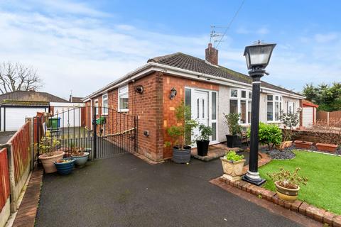 2 bedroom semi-detached bungalow for sale, Bromley Close, Fearnhead, WA2