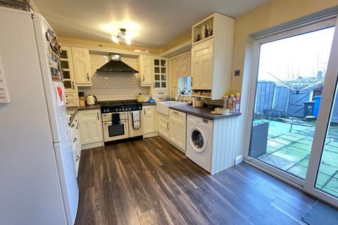 3 bedroom terraced house for sale, Paterson Gardens, Stocksbridge, S36