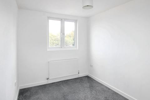 2 bedroom apartment to rent, Radford Way, Billericay