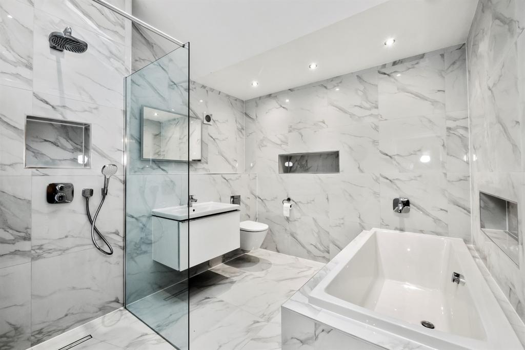 En-Suite Bathroom