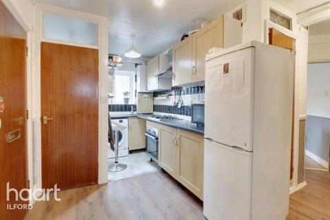 3 bedroom apartment to rent, Valley Side Parade, LONDON