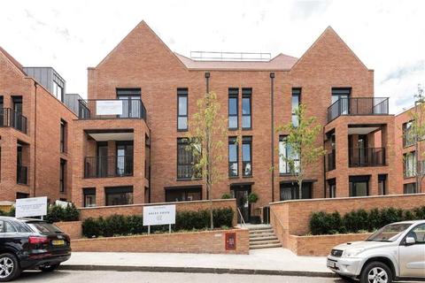 3 bedroom apartment to rent, Kiddapore Avenue, London NW3