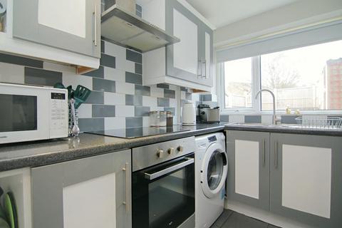 4 bedroom end of terrace house for sale, Cavendish Rise, , , LS28 9BS