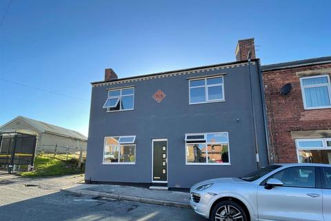 3 bedroom end of terrace house to rent, Station Road , North Wigfield