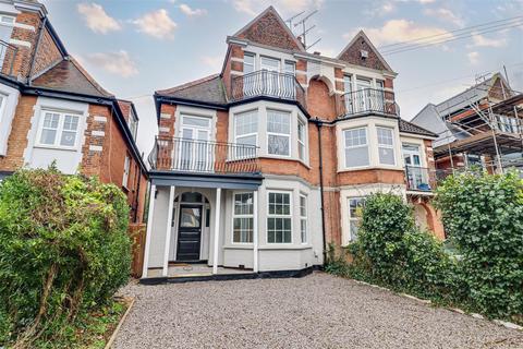 4 bedroom flat for sale, Crowstone Road, Westcliff-On-Sea SS0