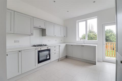 4 bedroom flat for sale, Crowstone Road, Westcliff-On-Sea SS0