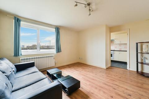 2 bedroom flat to rent, Ferguson Close, Nr Canary Wharf, London, E14