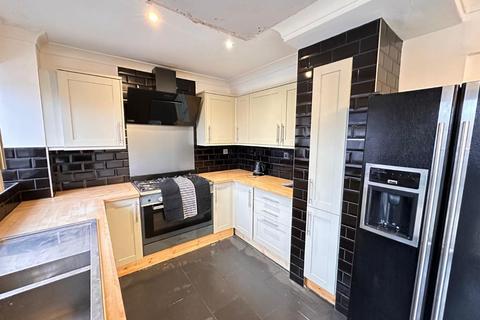 3 bedroom end of terrace house for sale, Walkways, Canvey Island