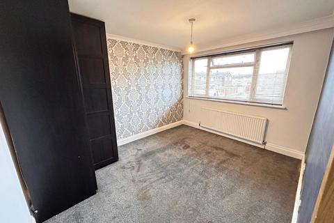 8 Walkways, Canvey Island, SS8 9TN