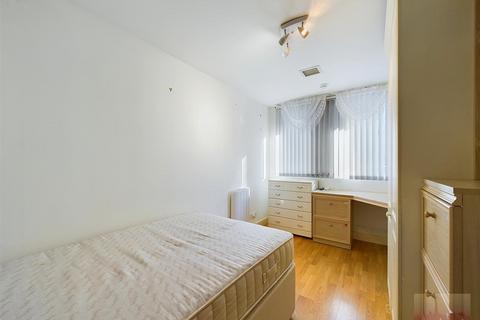 2 bedroom flat to rent, Platinum House, Lyon Road, Harrow