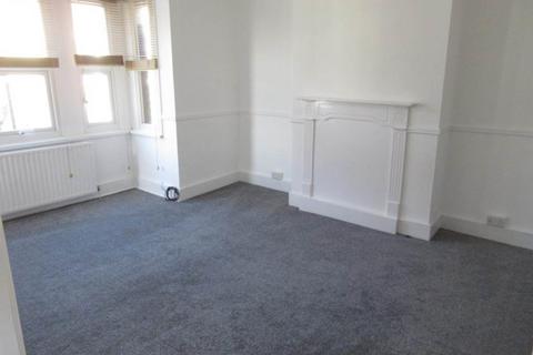 2 bedroom flat to rent, Holland Road, Westcliff On Sea